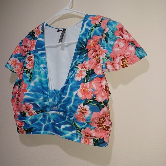 *SOLD* Torrid Blue Pool Floral Wireless Flutter Sleeve Swim Top Size 0 - Picture 2 of 12